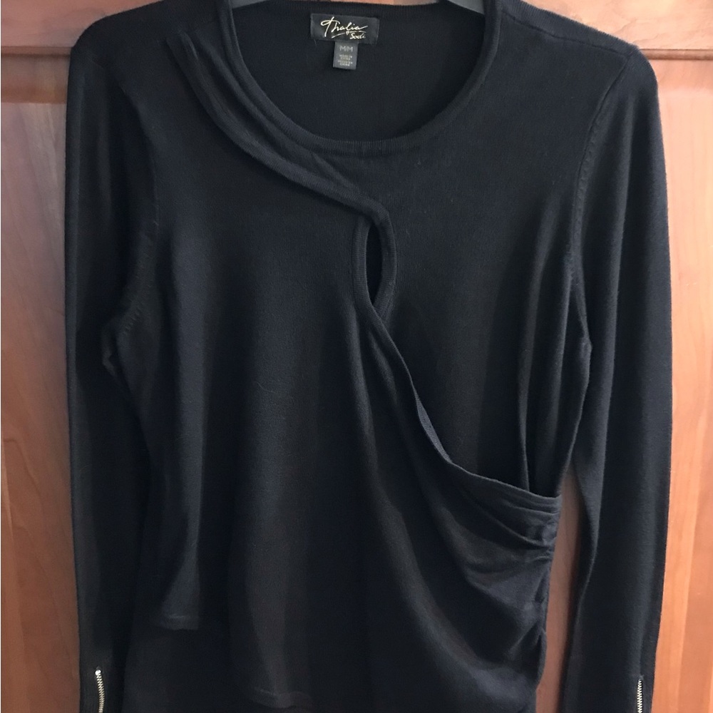 THALIA & SODI brand BEAUTIFUL BLACK CROSS OVER FRONT WITH PEEP HOLE SWEATER